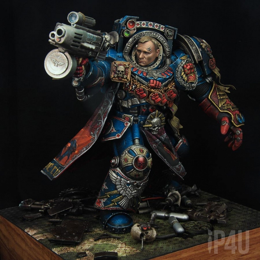 Crimson Fist Terminator Captain 150mm image 1