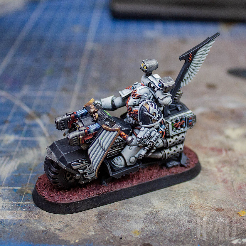 Dark Angels - Ravenwing Apothecary image 2