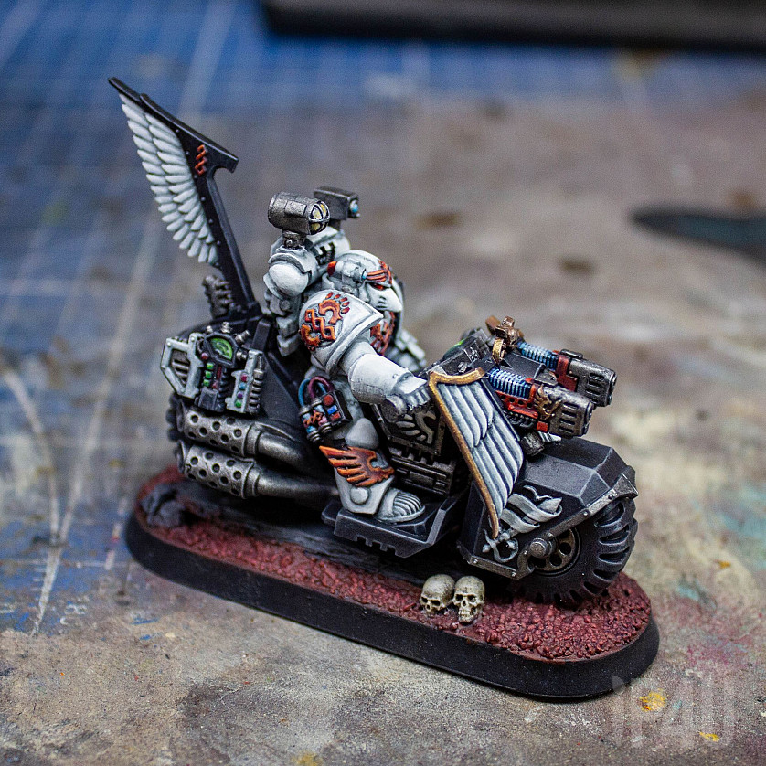 Dark Angels - Ravenwing Apothecary image 1