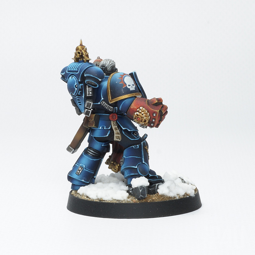 Space marines Ultramarine Lieutenant image 4