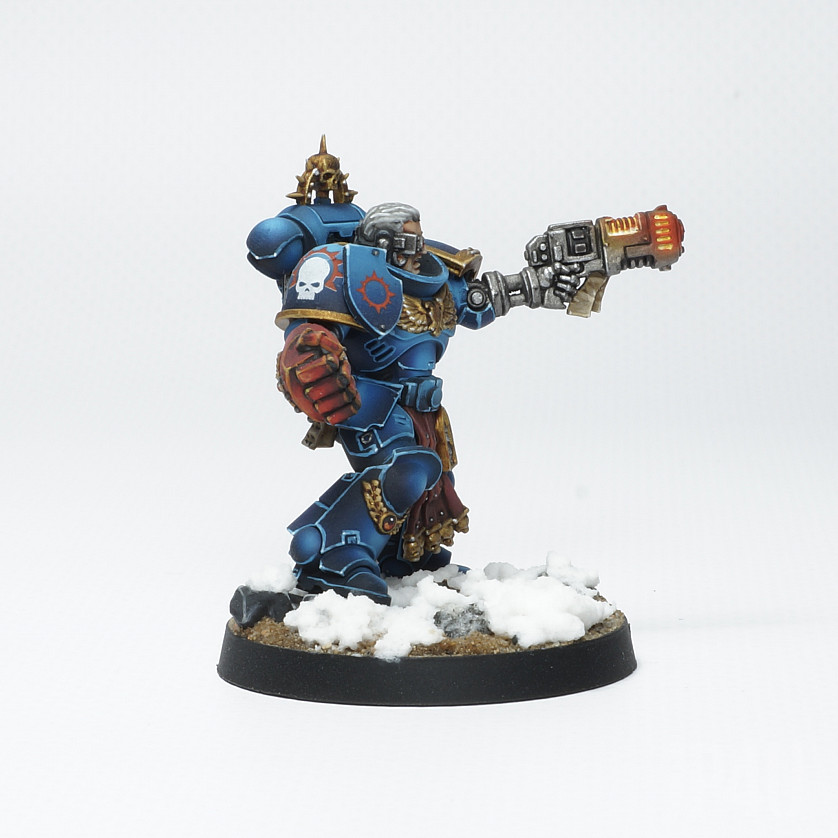 Space marines Ultramarine Lieutenant image 3