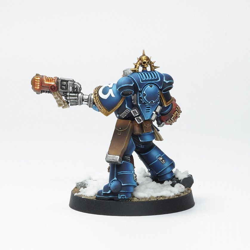 Space marines Ultramarine Lieutenant image 5