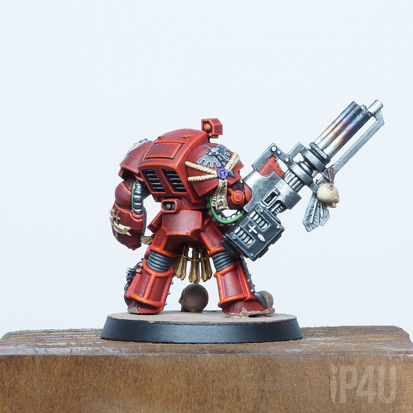 Adeptus Astartes Terminator in red armor image 3